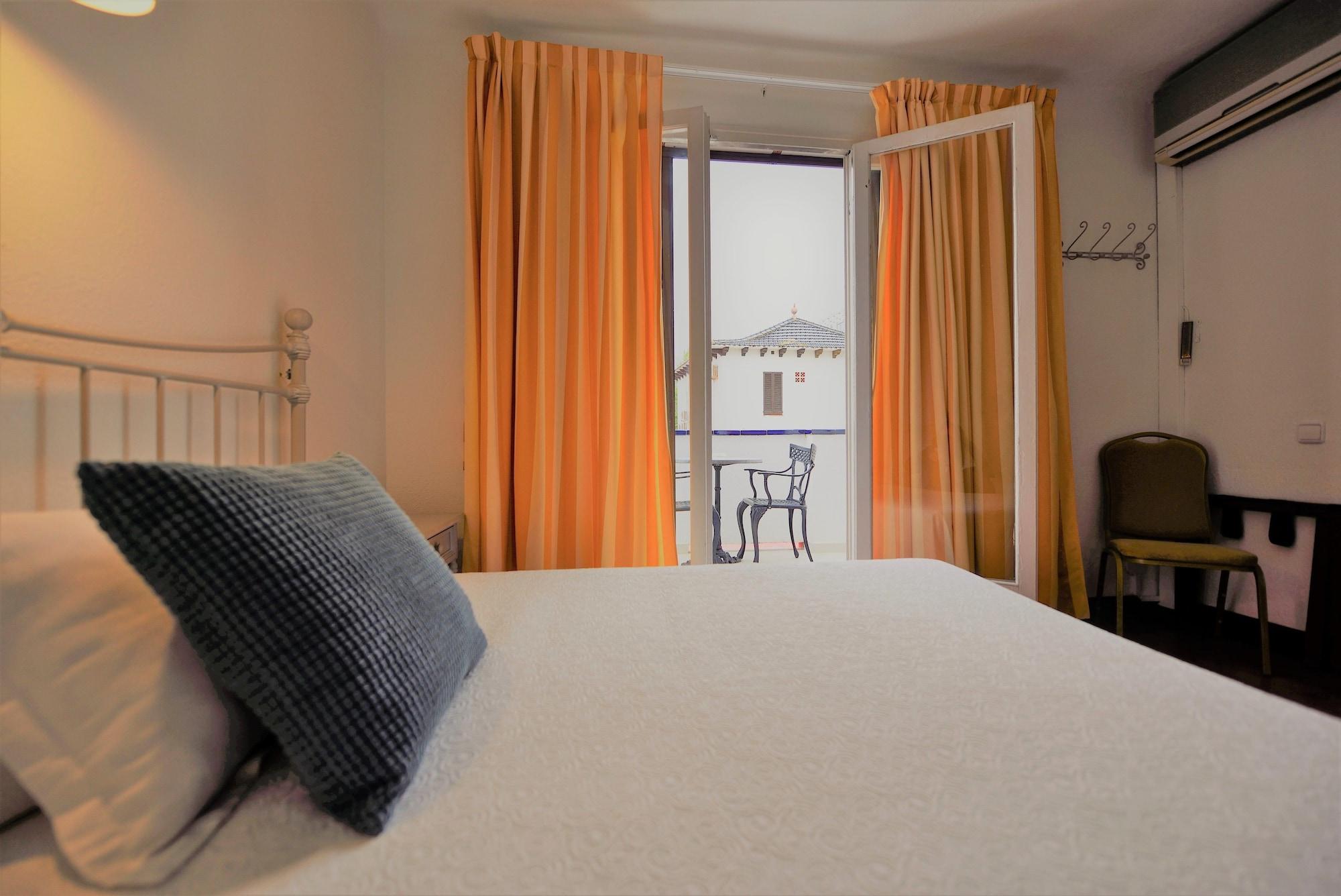 Hotel Capri Сиджес Экстерьер фото